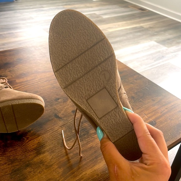 Short brown booties, size women’s 7! - Picture 5 of 5